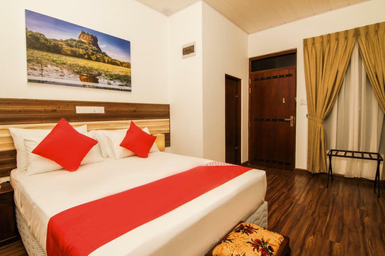 Clove Transit Hotel Kotugoda Εξωτερικό φωτογραφία